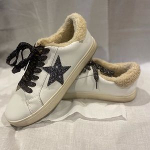 STEVE MADDEN POLARIZE STAR SNEAKER